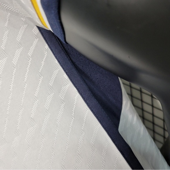 Real Madrid Jersey 2023-2024 Home - Picture 7 of 9